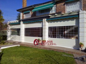 toldo vertical en Villaviciosa de Odón 300x225 - ¿ Cómo cerrar una terraza con toldos verticales en Madrid ?